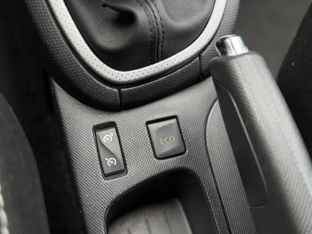 Renault Clio 0.9 TCe Expression 2013 Benzine 29