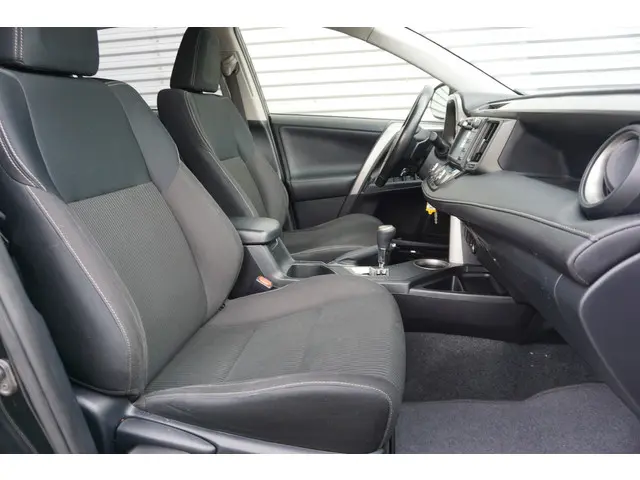 Toyota RAV4 2.0 Dynamic 4WD 2015 Benzine 25