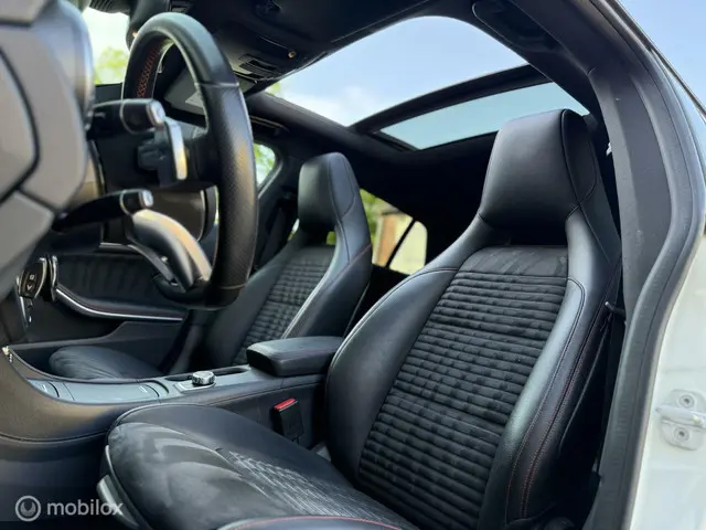 Mercedes-Benz CLA Shooting Brake 180 2015 Benzine 4