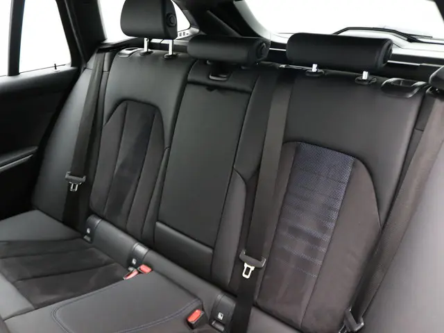 BMW 3 Serie Touring 320e 2023 Hybride Benzine 13
