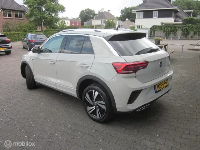 Volkswagen T-Roc 1.5 TSI R-Line Business 2024 Benzine 2
