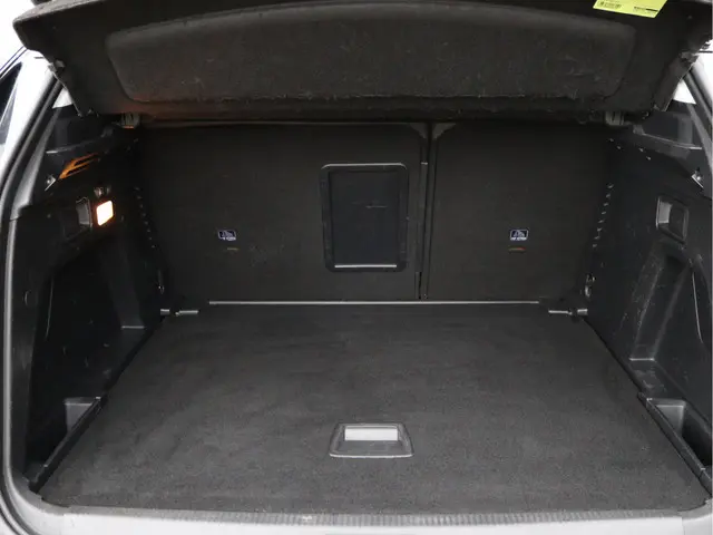 Peugeot 3008 1.6 e-THP Premium 2018 Benzine 63