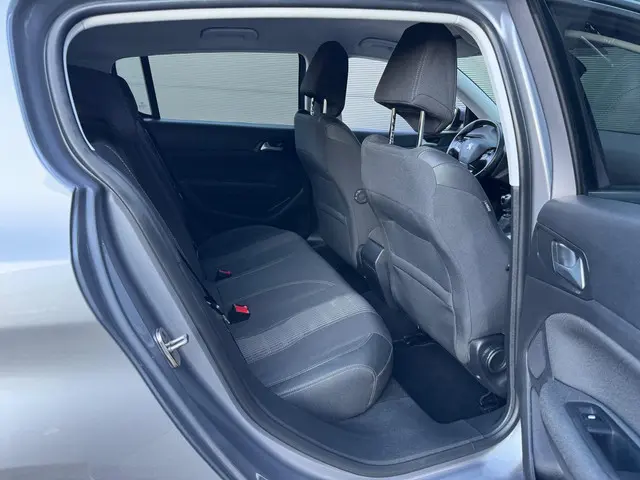 Peugeot 308 1.2 PureTech / 360 Camera / VC / Navi 2021 Benzine 17