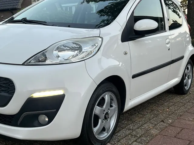 Peugeot 107 1.0 EXCLUSIVE NL-AUTO-NAP 2012 Benzine 7