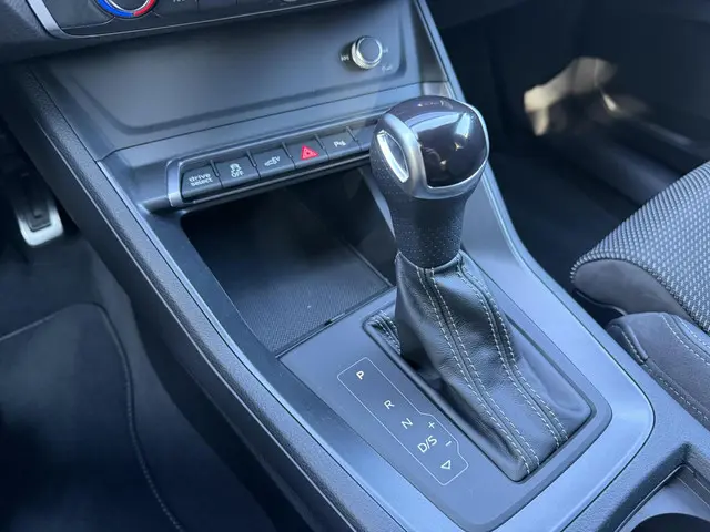Audi Q3 45 TFSI e S edition 2022 Hybride Benzine 13