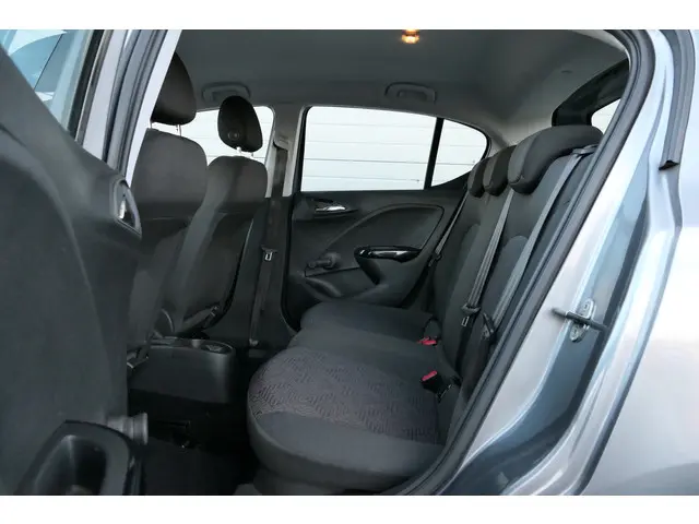 Opel Corsa 1.4 Favourite 2018 Benzine 34
