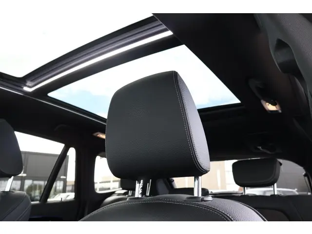 BMW X1 sDrive18i Executive Edition 2020 Benzine 39