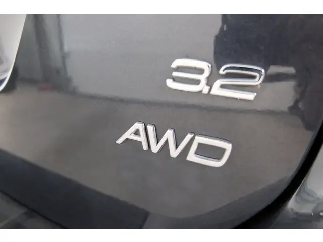 Volvo XC60 3.2 AWD R-Design 2012 Benzine 28