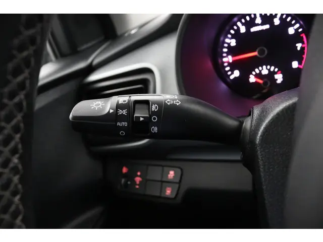 Kia Stonic 1.0 T-GDi DynamicLine 2020 Benzine 32
