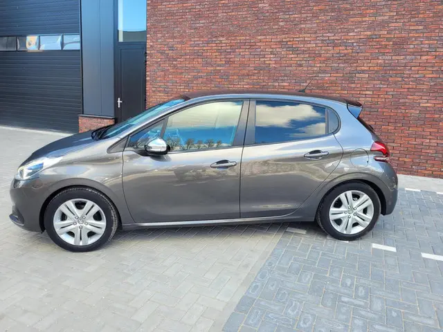 Peugeot 208 1.2 PureTech Signature 2019 Benzine 13