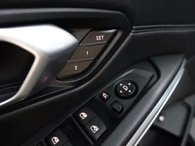 BMW 3 Serie 330e M Sport- 2022 Hybride Benzine 23