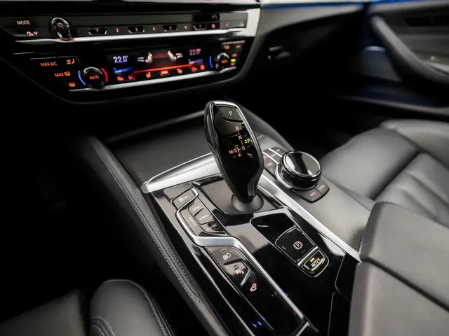 BMW 5 Serie 545e xDrive M Sport 2023 Hybride Benzine 12