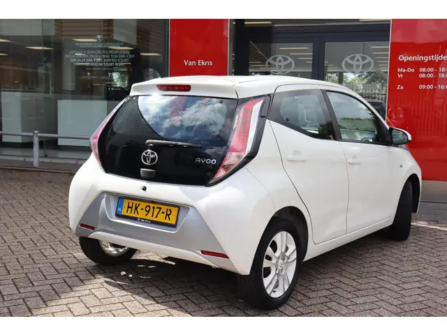 Toyota Aygo 1.0 VVT-i X-Pure 2015 Benzine 2