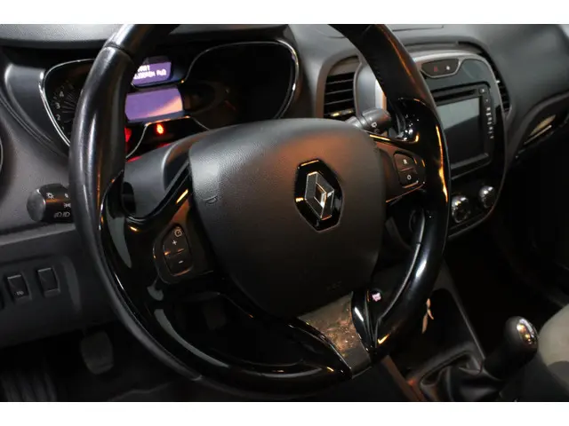 Renault Captur 0.9 TCe Limited 2016 Benzine 18