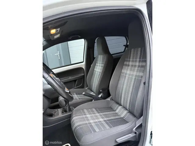 Volkswagen up! 1.0 high up! BlueMotion 2015 Benzine 9