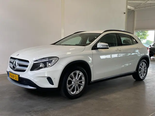 Mercedes-Benz GLA 200 Trekhaak 2015 Benzine
