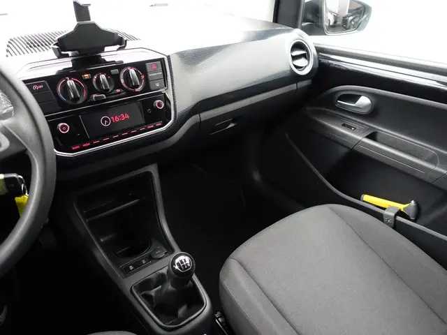 Volkswagen up! 1.0 BMT R Line- 2018 Benzine 8