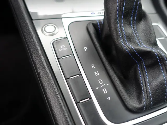 Volkswagen e-Golf Highline Aut- 2016 Elektrisch 13