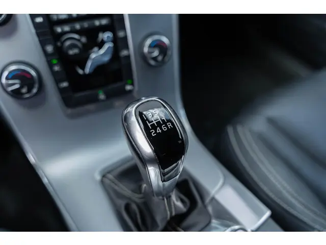 Volvo V60 2.0 T4 Ocean Race 2018 Benzine 26