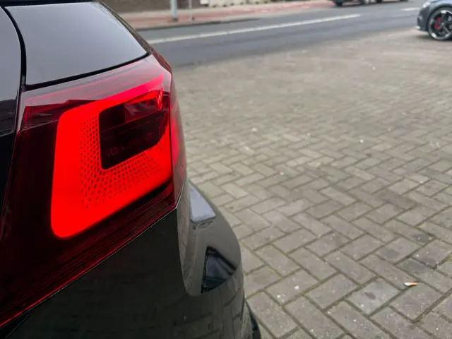 Volkswagen Golf 2.0 TSI GTI Pano 2021 Benzine 27