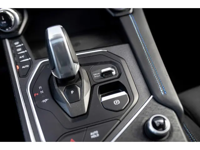 Lynk & Co 01 1.5 2025 Hybride Benzine 18