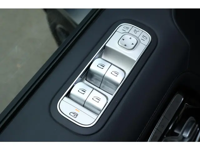 Mercedes-Benz G-Klasse 500 2023 Benzine 46