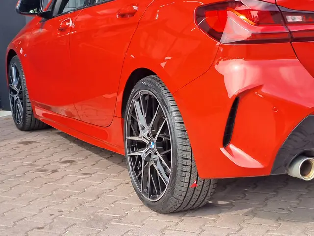BMW 1 Serie 118i High Executive 2019 Benzine 41