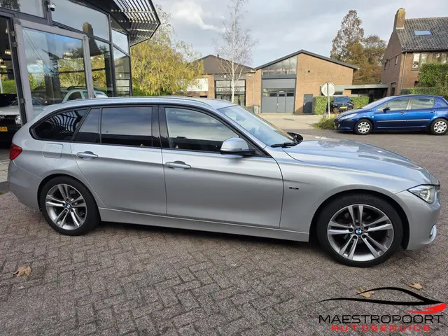 BMW 3 Serie Touring 316i Executive Sport 2013 Benzine 4
