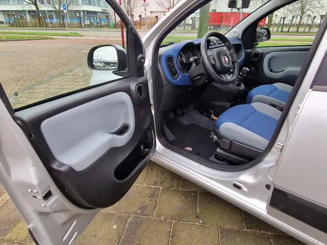 Fiat Panda 0.9 TwinAir Lounge 2016 Benzine 17