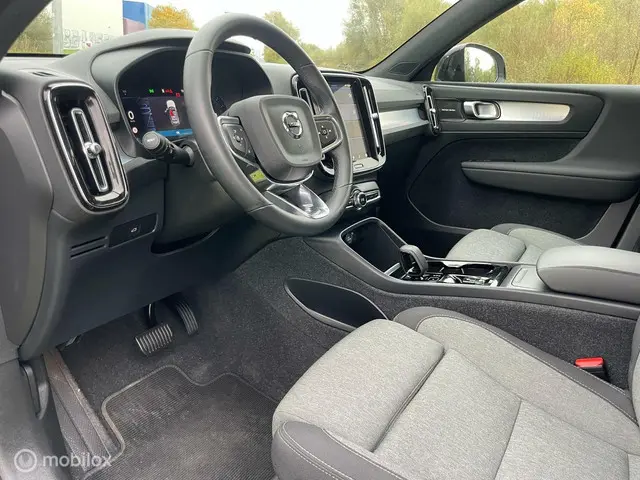 Volvo XC40 automaat Plus dark 2024 Benzine 10