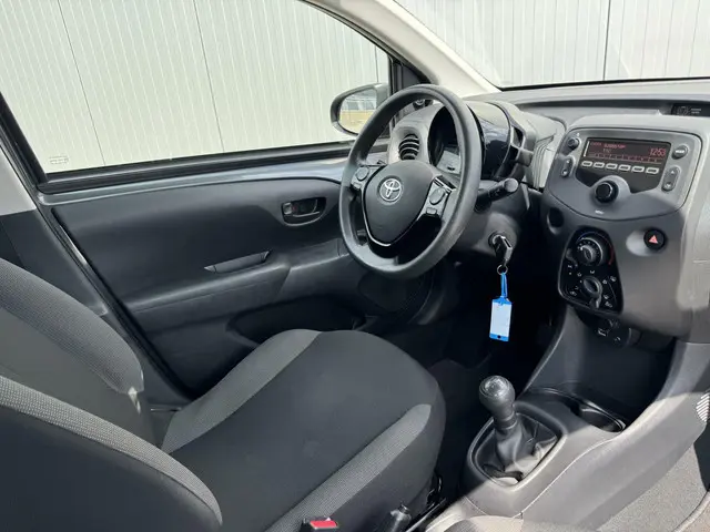 Toyota Aygo 1.0 VVT-i x-fun|Airco|NL-Auto 2022 Benzine 4