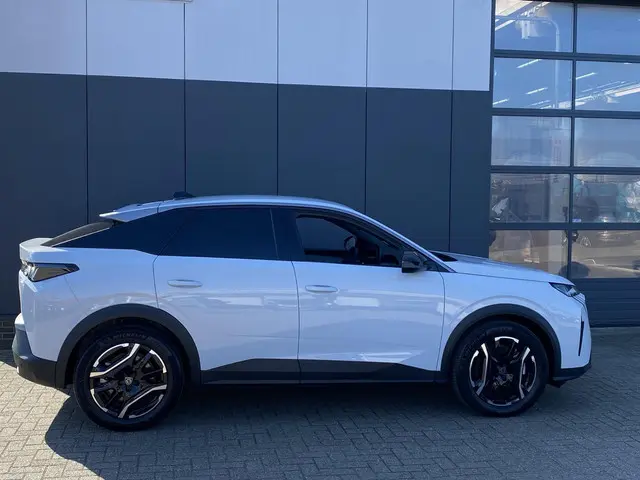 Peugeot e-3008 Allure Avantage 73 kWh 2025 Elektrisch 22
