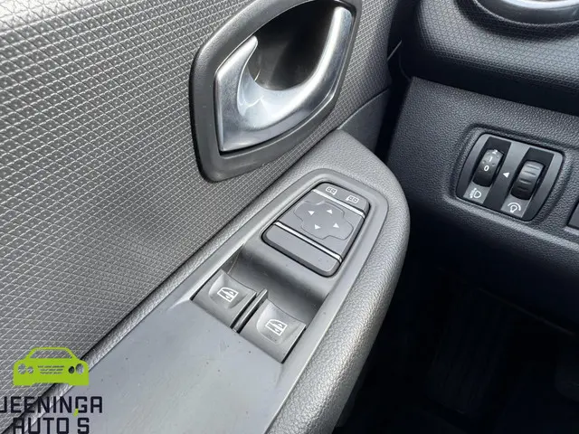 Renault Clio 0.9 TCe Limited 2018 Benzine 6