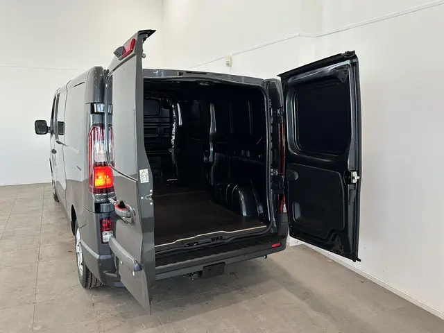 Renault Trafic L2H1 2.0 dCi 130 T30 Advance 2024 Diesel 9