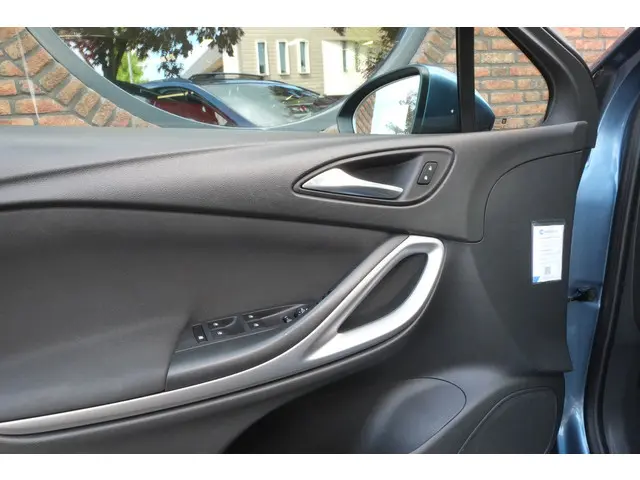 Opel Astra Sports Tourer 1.0 Online Edition 2017 Benzine 12