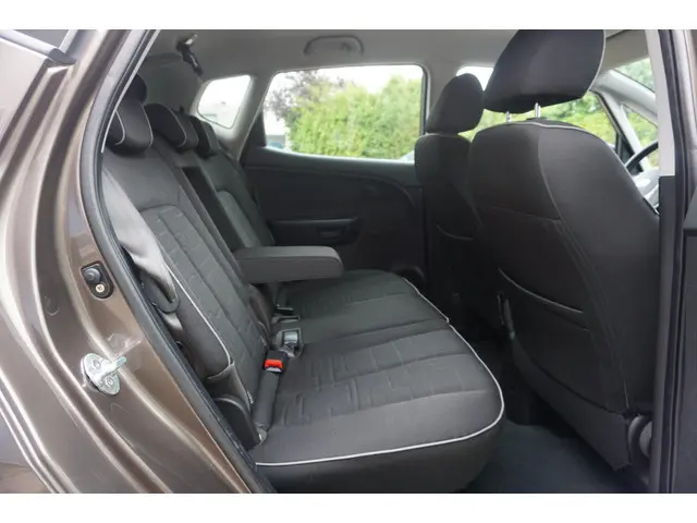 Kia Venga 1.6 CVVT Plus Pack 2012 Benzine 17