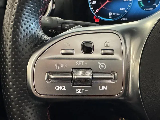 Mercedes-Benz A-Klasse 200 AMG Line 2022 Benzine 19