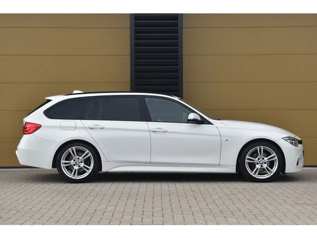 BMW 3 Serie Touring 320i High Executive 2018 Benzine 7