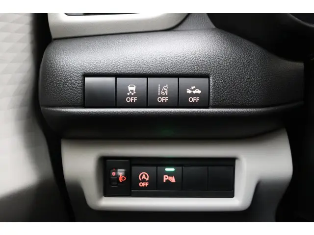 Suzuki Swift 1.2 Style Smart Hybrid 2025 Benzine 28