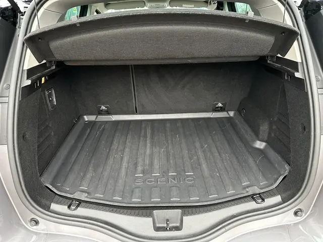 Renault Scénic TCe 130 Intens 2021 Benzine 32