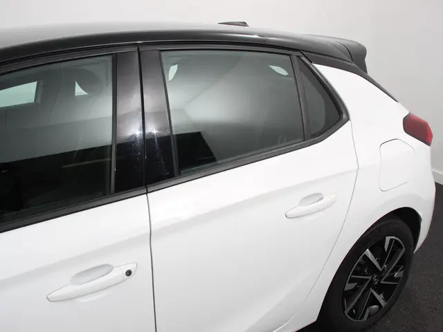 Opel Corsa 1.2 Turbo 100pk Automaat GS 2024 Benzine 35