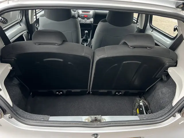 Toyota Aygo 1.0 VVT-i Now 2014 Benzine 16