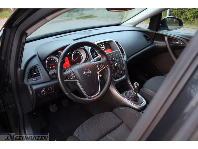 Opel Astra Sports Tourer 1.4 Turbo Blitz 2015 Benzine 4