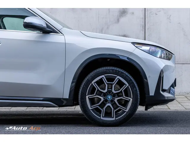BMW X1 xDrive30e 2024 Hybride Benzine 4