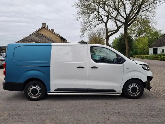 Opel Vivaro 2