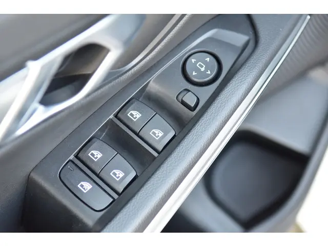 BMW 3 Serie 320i Executive Edition 2019 Benzine 10