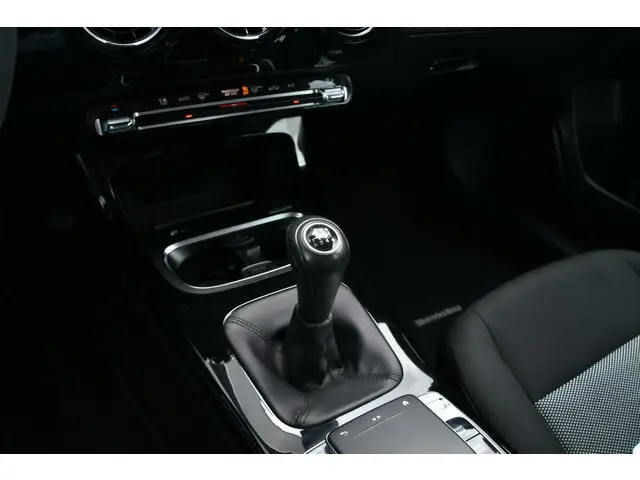 Mercedes-Benz A-Klasse 160 Advantage 2018 Benzine 24