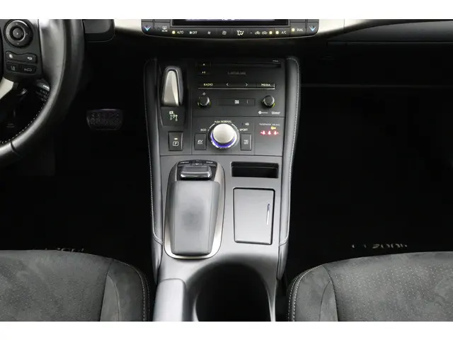 Lexus CT 200h Ultimate Edition 2021 Hybride Benzine 27