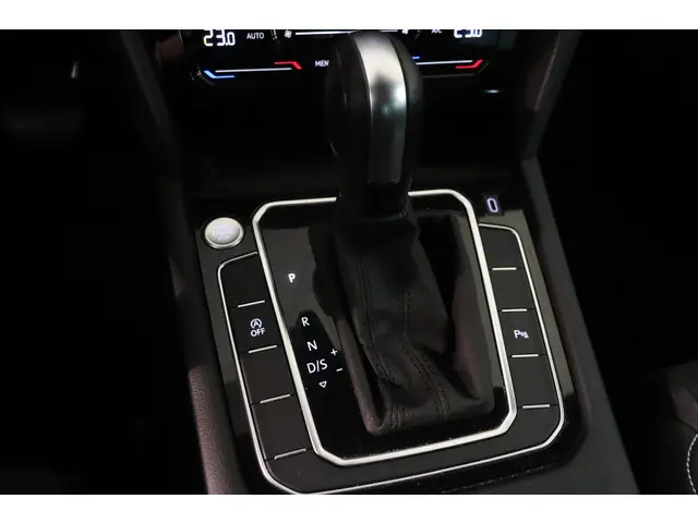 Volkswagen Passat 1.5 TSI R-Line Business + 2022 Benzine 22