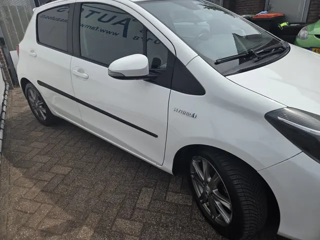 Toyota Yaris 1.5 Hybrid Dynamic 2015 Hybride Benzine 26